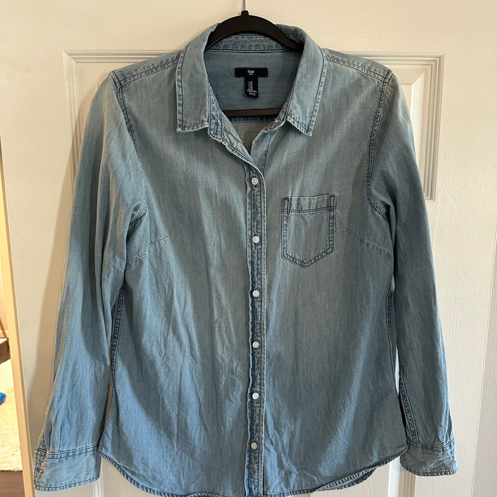 GAP Chambray Denim Shirt-Size M